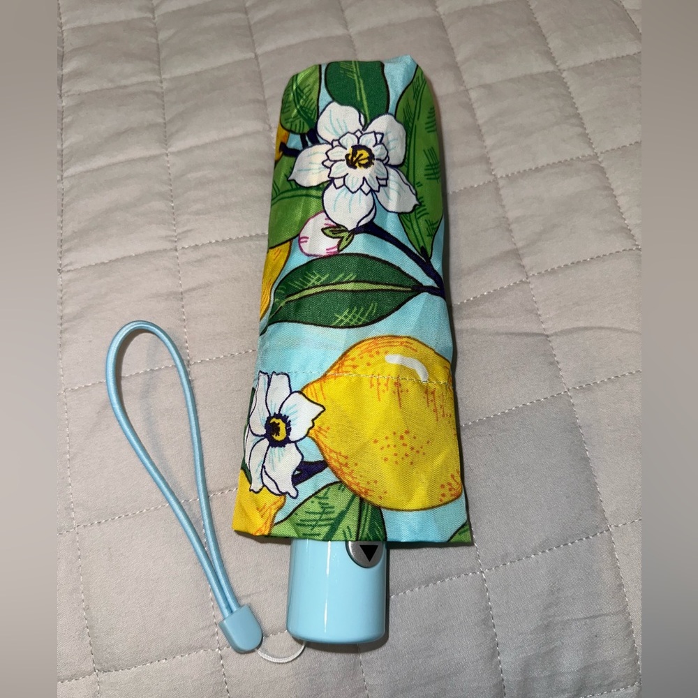 Vera Bradley Automatic Mini Umbrella in Lemon Grove pattern